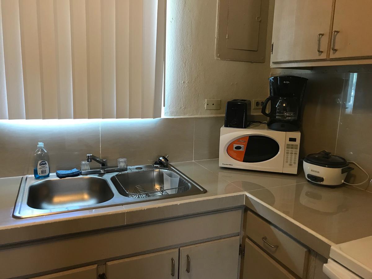 1 Bedroom / 1 Bath . Private Apt. Free Wifi, Interent & Parking Sinajana ภายนอก รูปภาพ